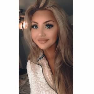 Meet your Posher, Hollee